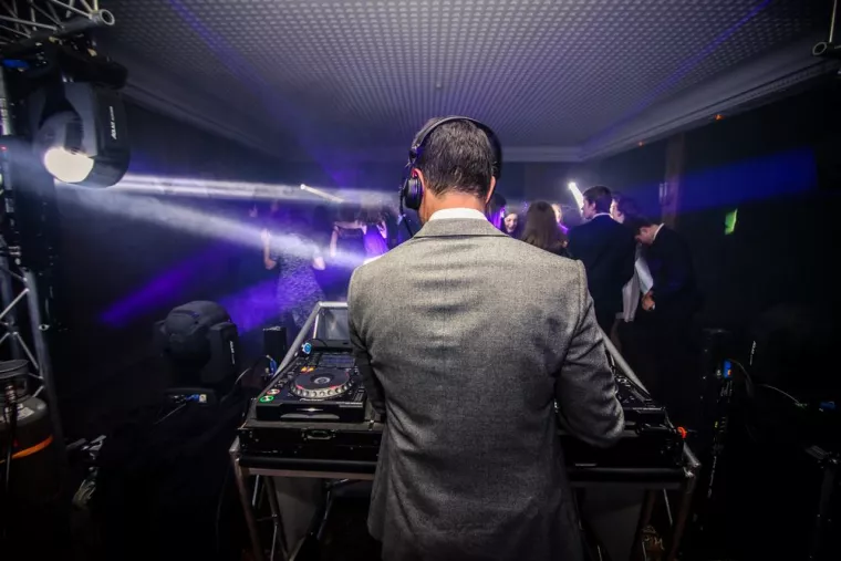 Comment procéder pour l'organisation d'une soirée VIP pour une marque de prêt-à-porter ?, Grenoble, Make Alpes Event